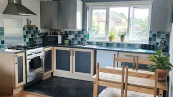 House | Private kitchen | Fridge, microwave, oven, stovetop