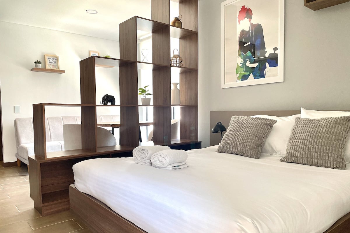 Leilighet – senior (EE01I) | 1 soverom, sengetøy av topp kvalitet, dundyner og individuelt dekorert