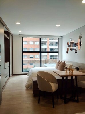 Apartamento sênior (SE02I) | 1 quarto, roupas de cama premium, edredons de pluma