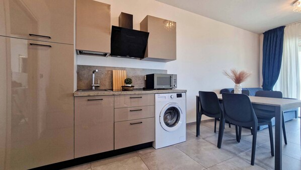 Fridge, microwave, stovetop, cookware/dishes/utensils