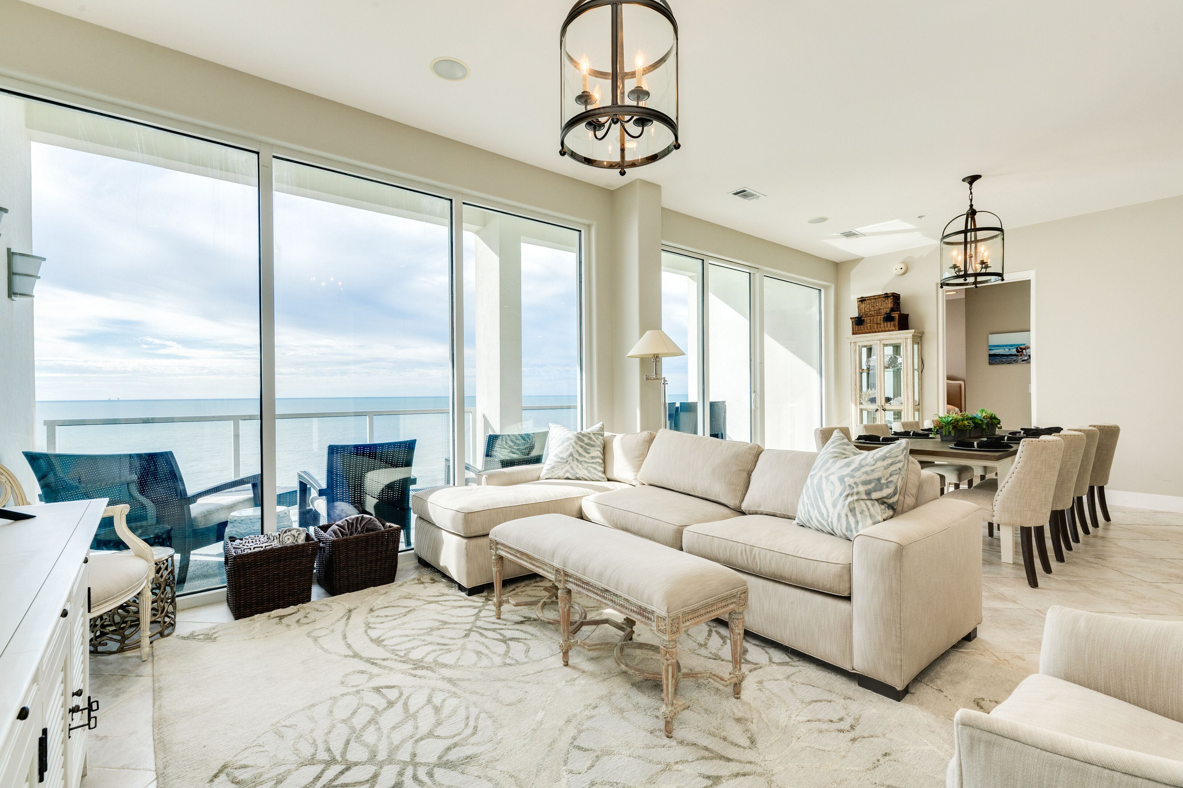 Top Floor Beachfront Condo - Elevator, Private Balcony, Pool, Lazy River & more