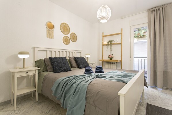 2 bedrooms, iron/ironing board, internet, bed sheets