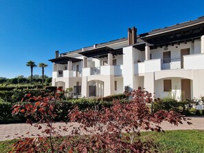 Exterior - Elegant pool-front flat with fenced garden (Bibione)