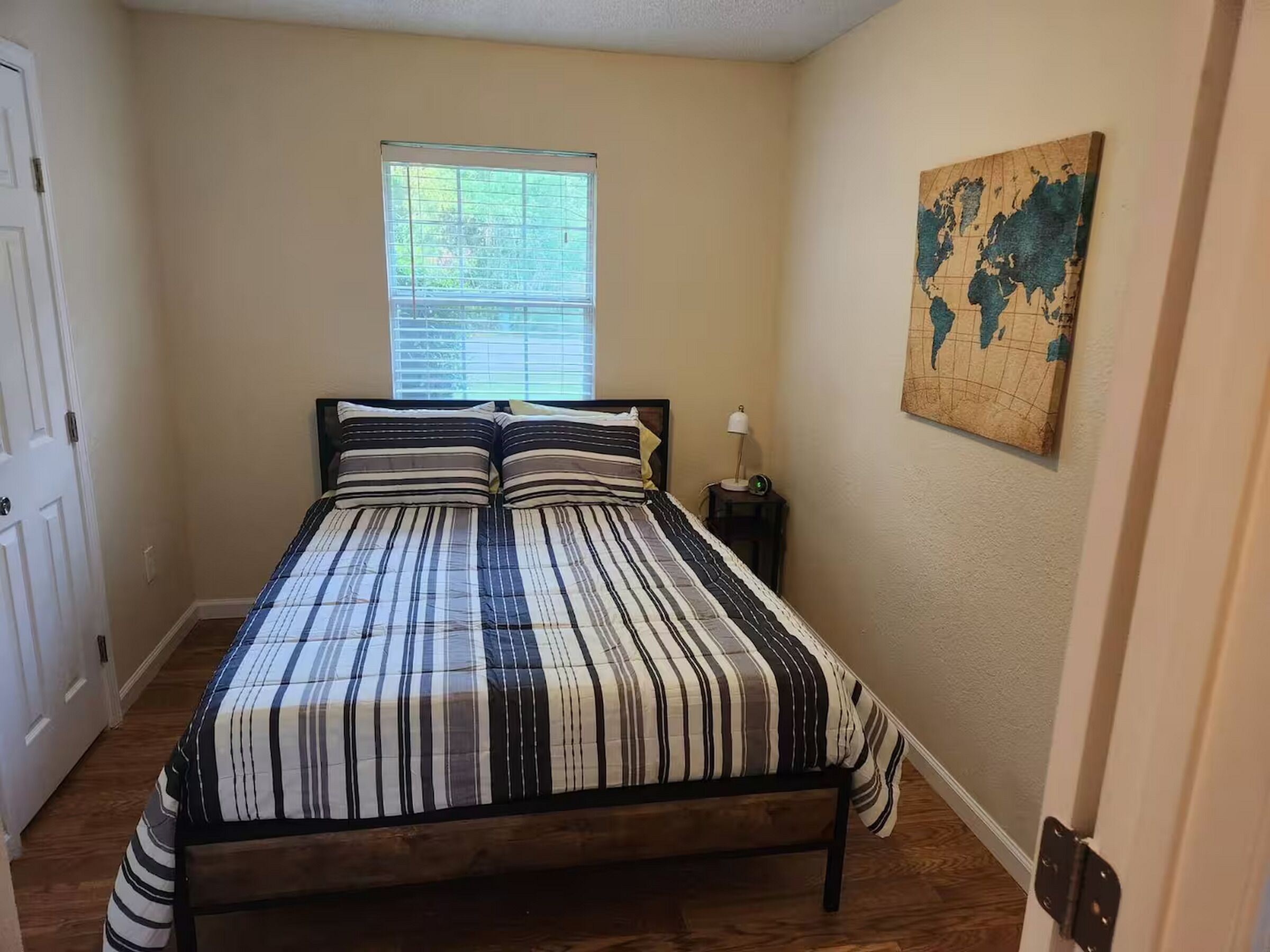 3 bedrooms, travel crib, WiFi (free)