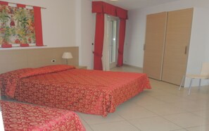 1 غرفة نوم ومكواة/لوح كي وخدمة الإنترنت وملاءات أسرّة