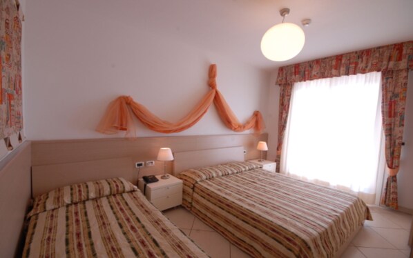 1 bedroom, iron/ironing board, internet, bed sheets