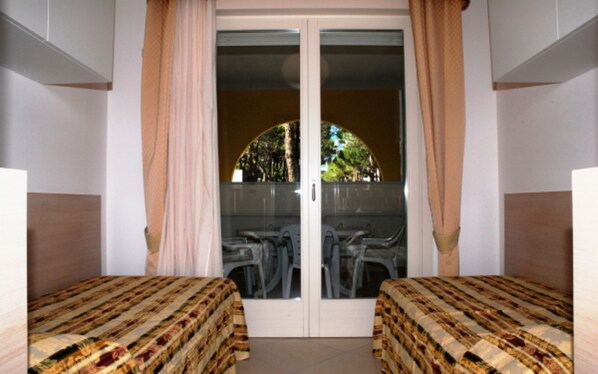 2 habitaciones, tabla de planchar con plancha, internet y ropa de cama 