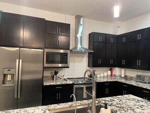 Fridge, microwave, stovetop, dishwasher