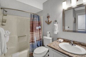 Serviettes fournies, savon, papier toilette