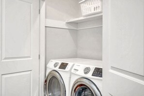 Interior - Updated 2 bed/1.5 bath Courtyard Villa Townhouse (Saint Simons Island)