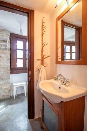 Dusche, Regendusche, Haartrockner, Handtücher