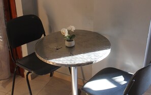 Apartment | Dining - Studio Amazing Neighborhood (Thessaloniki)