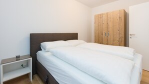 Unclassified image, 3 of 6, button - Tabor Dream (Vienna)