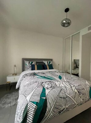 1 chambre, bureau, fer et planche à repasser, Wi-Fi gratuit