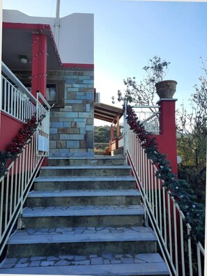 Property grounds - Allas, Guest Art - Sea view apartment with breathtaking view of the blue sea.  (Agios Nikolaos)
