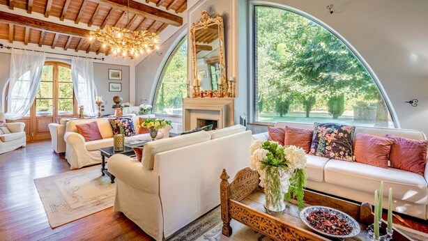 A spacious living room with a fireplace, white sofas, and a large mirror. - Fonte Di Pierdo - Eleven Bedroom Villa, Sleeps 22 (Castelfranco di sotto)