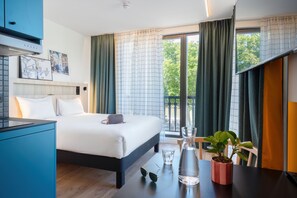 In-room safe, individually furnished, desk, laptop workspace - Aparthotel Adagio Access Rouen Centre Cathédrale (Rouen)