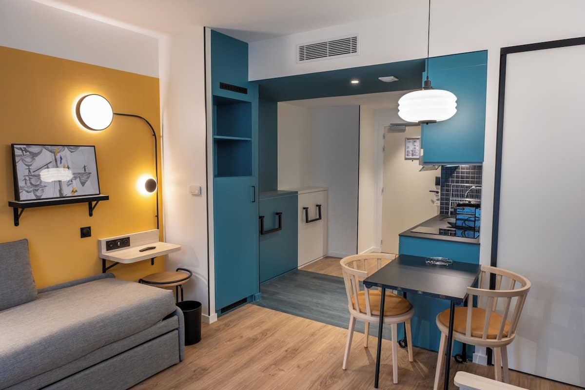 In-room safe, individually furnished, desk, laptop workspace