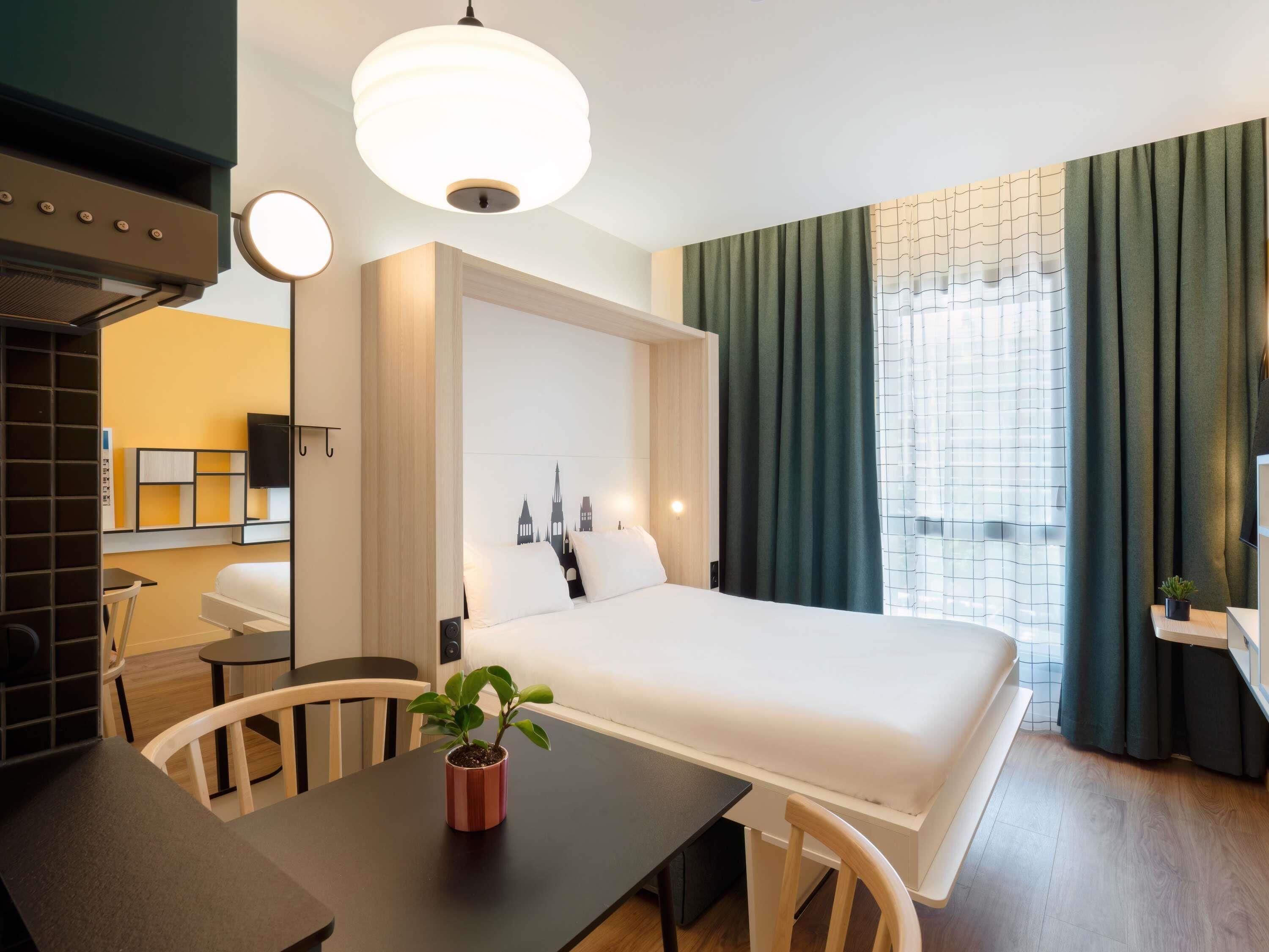 Studio, 1 Doppelbett | Zimmersafe, individuell eingerichtet, Schreibtisch