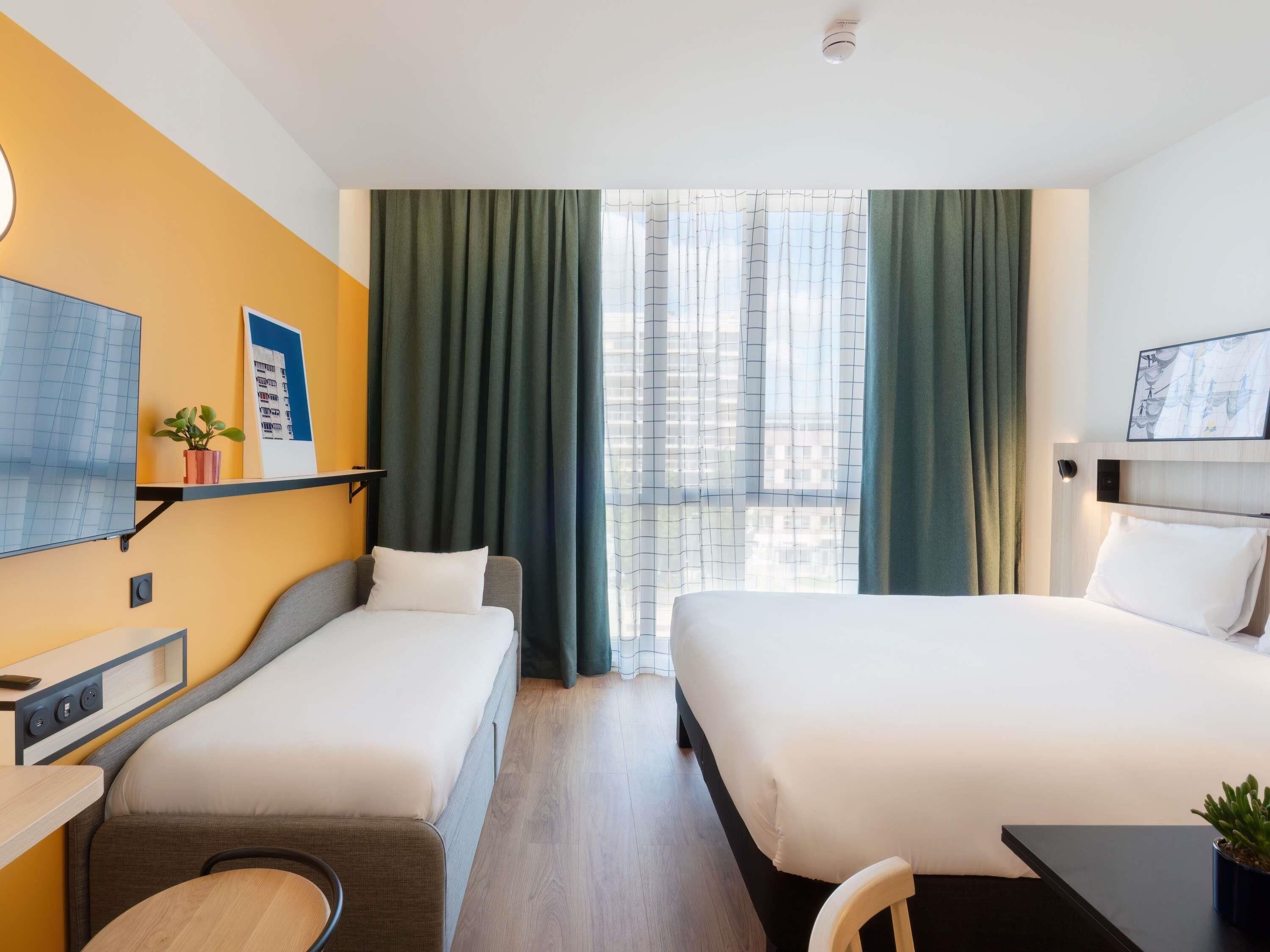 Coffres-forts dans les chambres, ameublement personnalisé, bureau