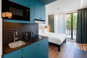 In-room safe, individually furnished, desk, laptop workspace