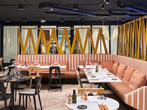 Daily continental breakfast (EUR 19.5 per person)