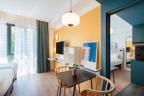 Studio, 2 Twin Beds | 1 bedroom, in-room safe, individually furnished, desk