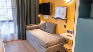 Studio, Multiple Beds | In-room safe, individually furnished, desk, laptop workspace