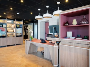 Daily continental breakfast for a fee - Aparthotel Adagio Access Rouen Centre Cathédrale (Rouen)