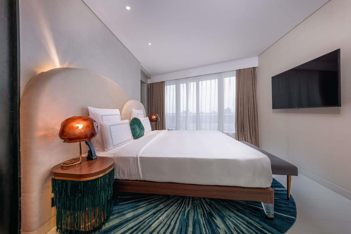 Gem Suite, 1 King Bed, Karura Forest View | 1 bedroom, hypo-allergenic bedding, minibar, in-room safe
