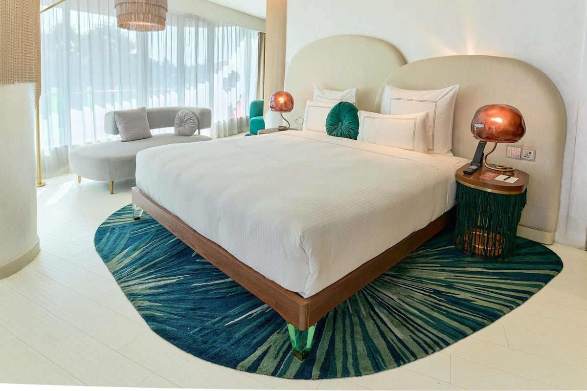 Juniorsvit - 1 kingsize-säng (Karura Forest View) | Allergitestade sängkläder, minibar och värdeförvaringsskåp på rummet