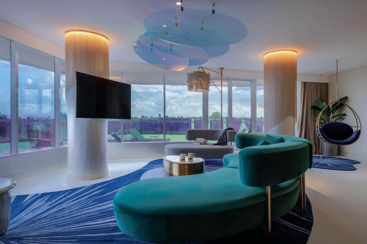 Suite, 1 King Bed, Balcony