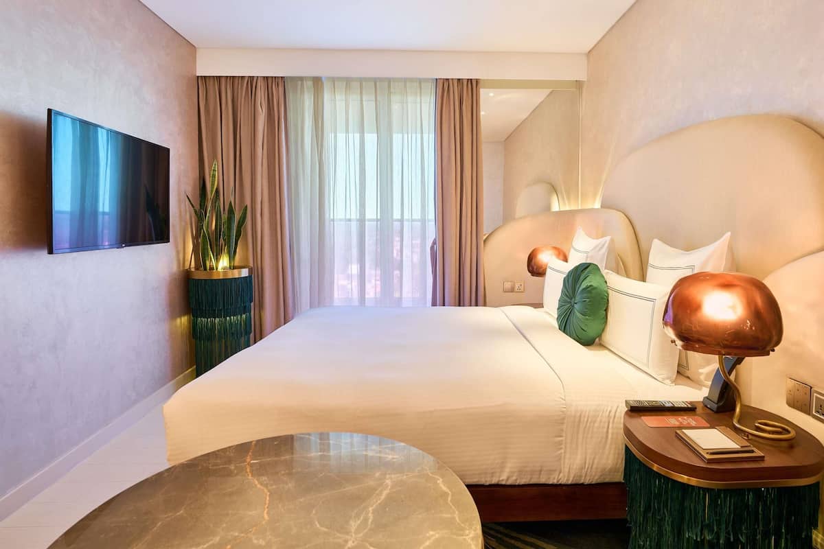 Deluxe Room, 1 King Bed, Balcony