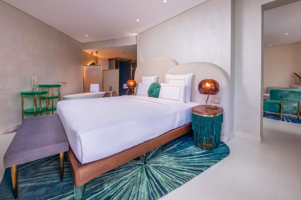 Juniorsvit - 1 kingsize-sÀng (Karura Forest View) | 1 sovrum, allergitestade sÀngklÀder och minibar