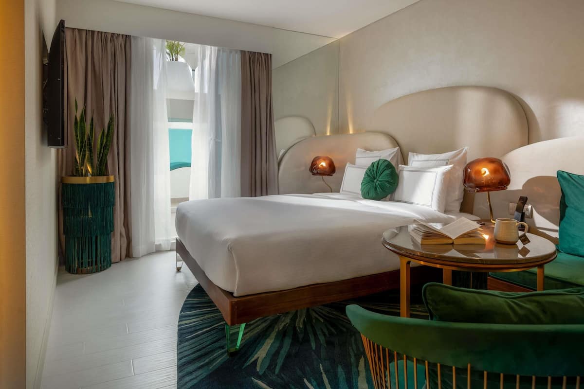 Habitación Deluxe, 1 cama King size | 1 habitación, ropa de cama hipoalergénica y minibar