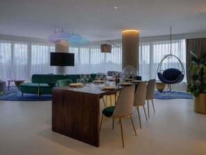 Suite, 1 King Bed, Balcony