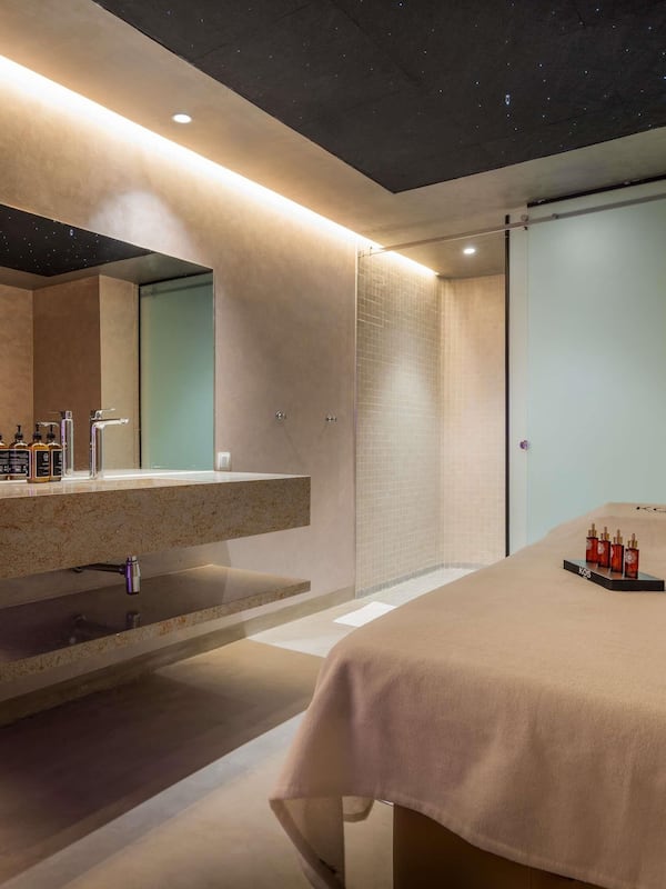 Couples treatment room(s), sauna, steam room, body treatments