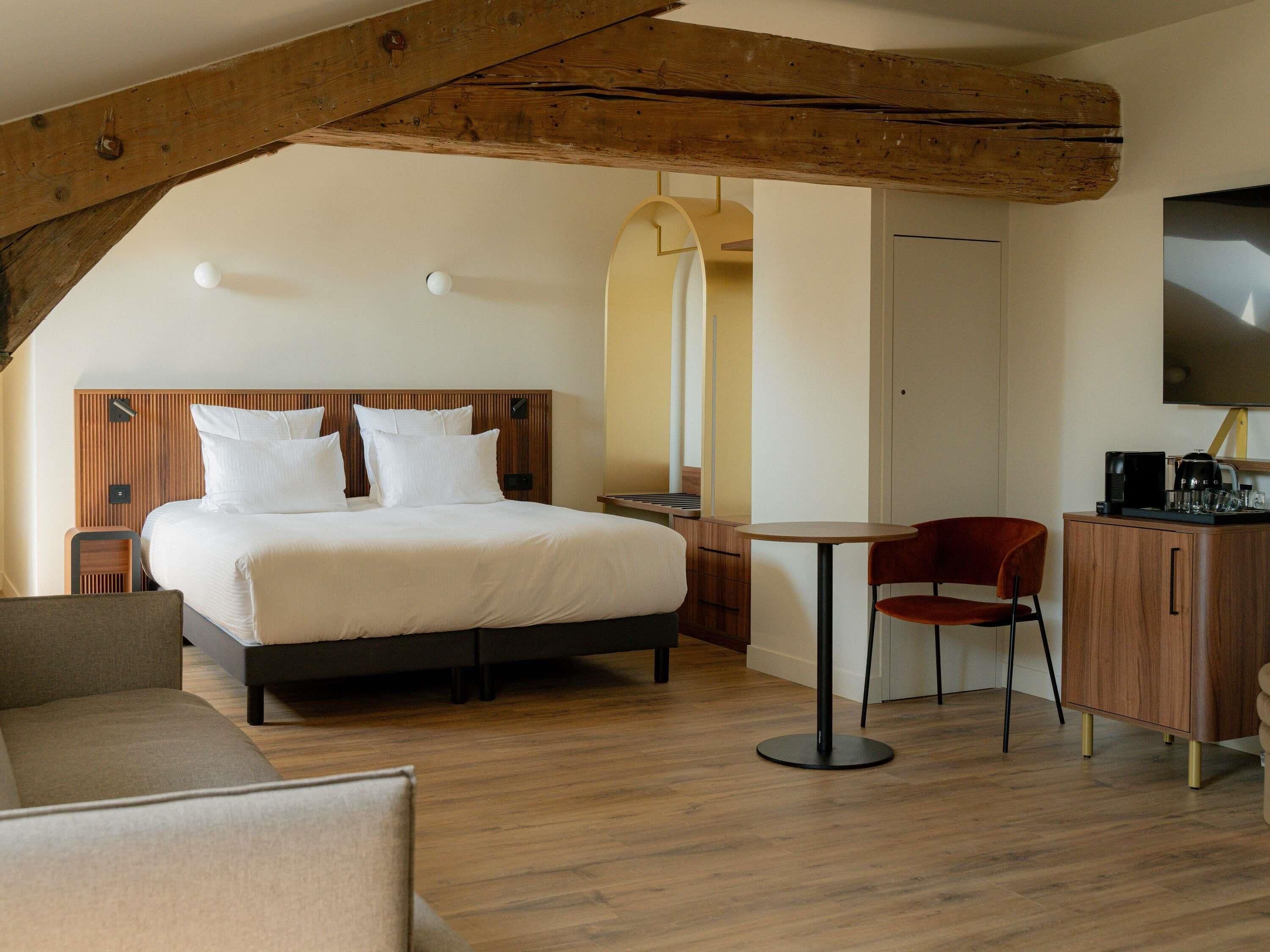 Suite superior, 1 cama doble con sofá cama | Caja fuerte, cortinas opacas, sistema de insonorización y wifi gratis