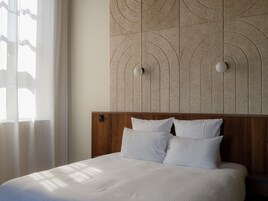 Suite Junior, 1 letto king, vista fiume (Deluxe) | Una cassaforte in camera, tende oscuranti, insonorizzazione