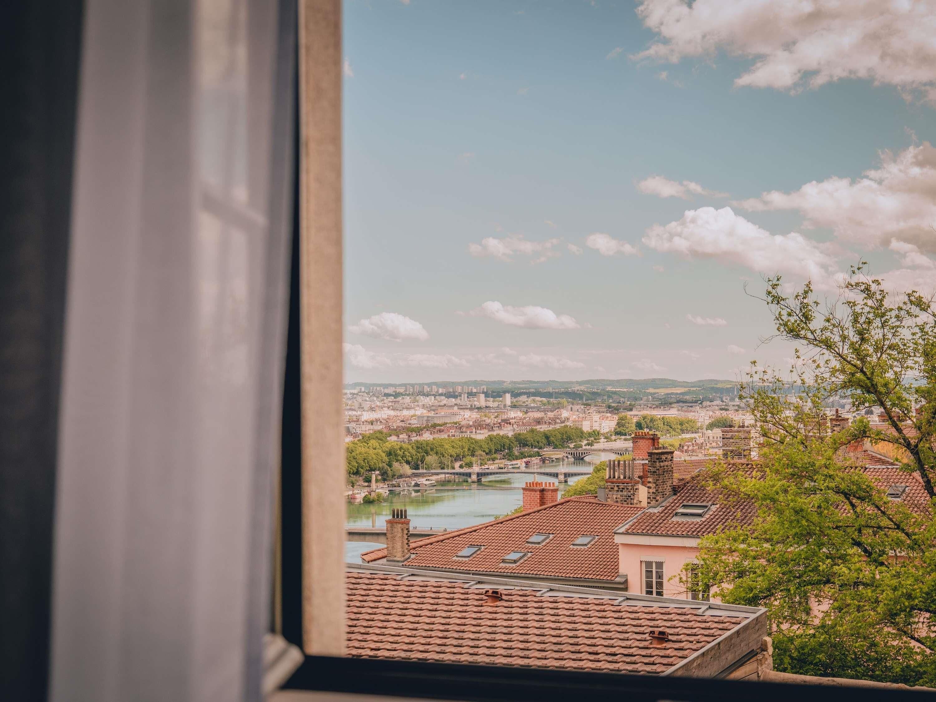 Junior Suite, 1 King Bed, River View (Deluxe)