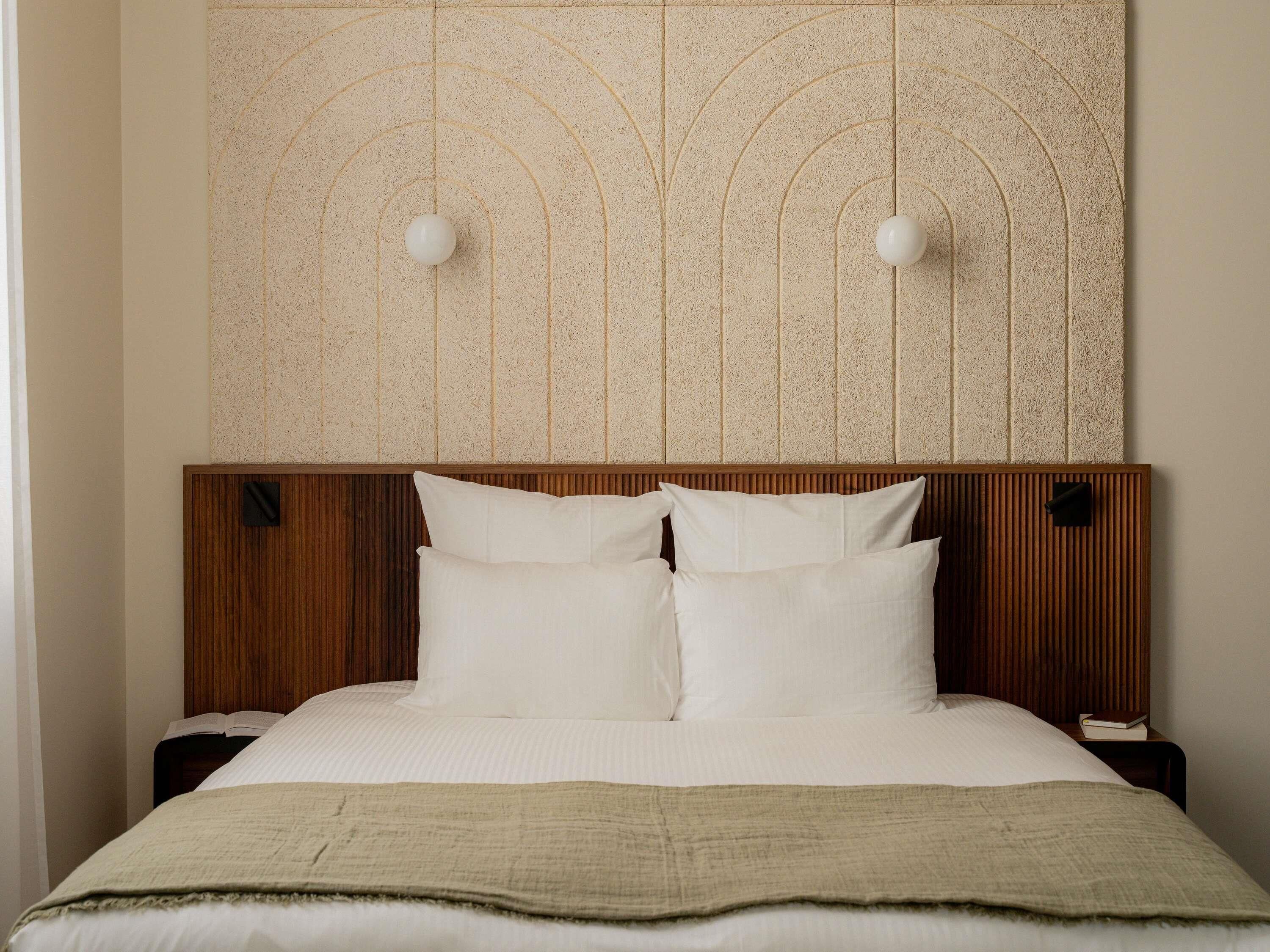 Caja fuerte, cortinas opacas, sistema de insonorización y wifi gratis