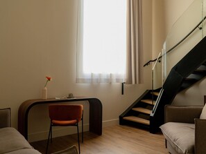 In-room safe, blackout drapes, soundproofing, free WiFi - Hotel Fort St Laurent Lyon - Handwritten Collection (Lyon)