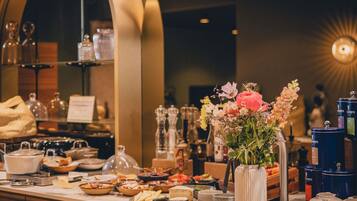 Tägliches Frühstücksbuffet gegen Gebühr