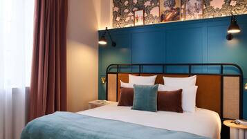 تجهيزات عازلة للصوت ومكواة/لوح كي وواي فاي مجانًا