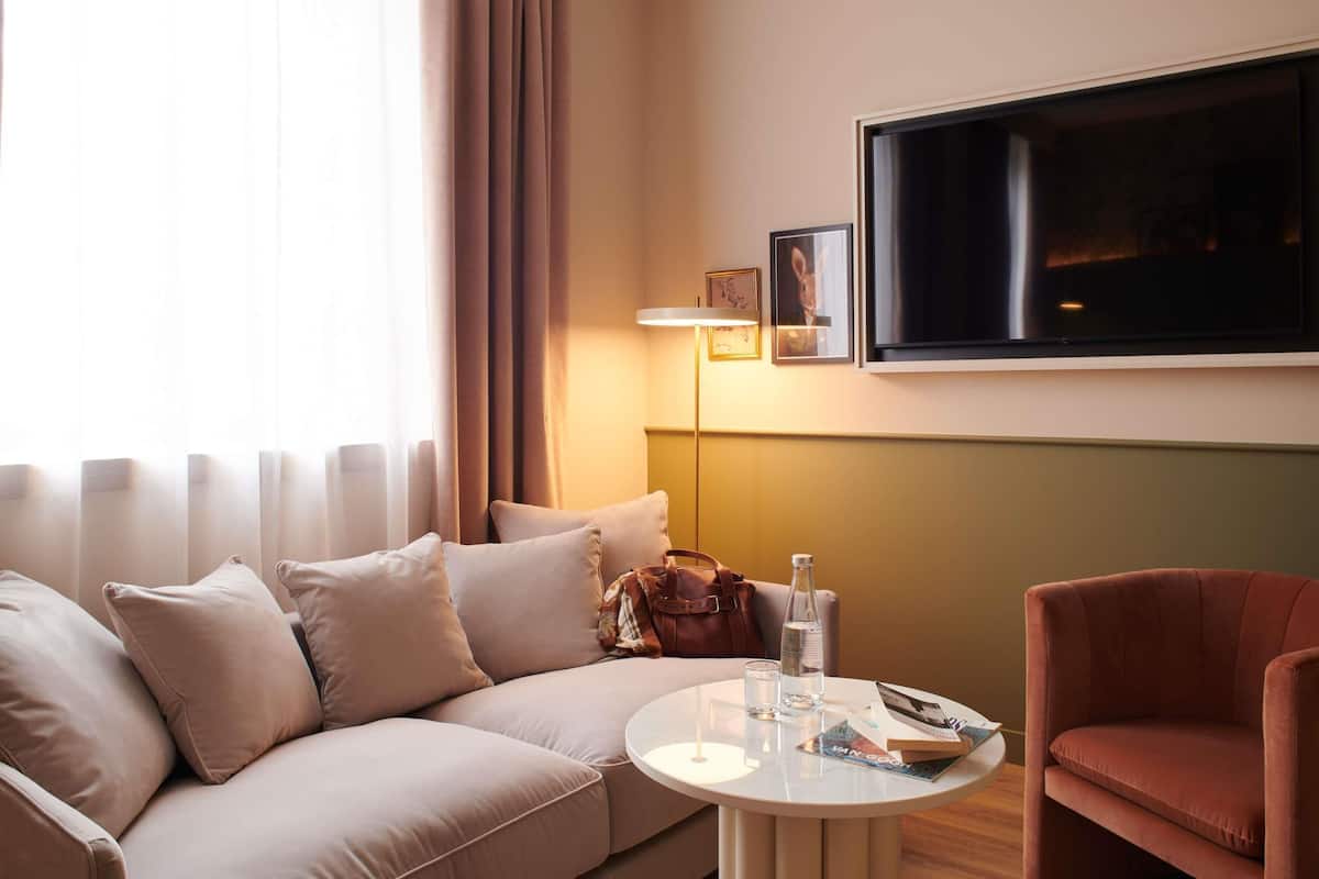 Premium bedding, pillowtop beds, in-room safe, individually decorated