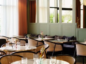 Restaurant - Square Lodge Hotel La Roche Sur Yon - Handwritten Collection (La Roche-sur-Yon)