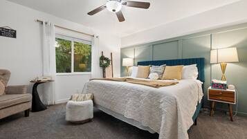 4 Schlafzimmer, Schreibtisch, Bügeleisen/Bügelbrett, Reisekinderbett