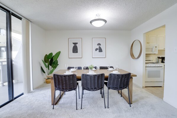 Business Apartment | In-room dining