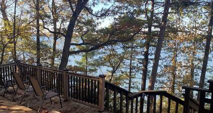 Sleepy Deer Chalet! Spacious, Well-Appointed home on Beautiful Lake Wapogasset!