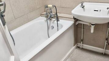 House | Bathroom | Deep-soaking bathtub, towels